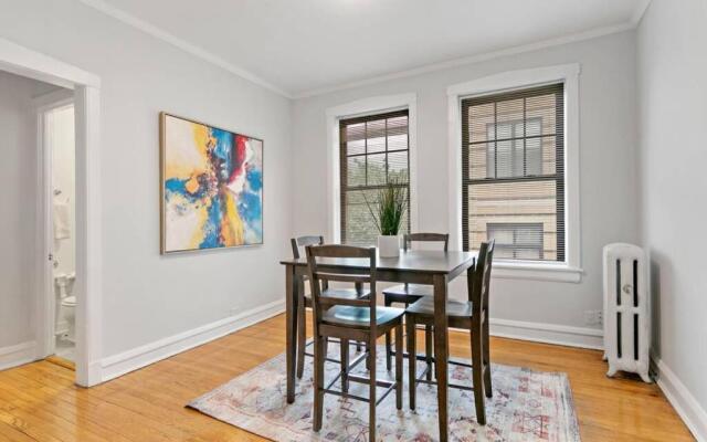 Great Price & Top Location, Comfy 1BR Apt for 4