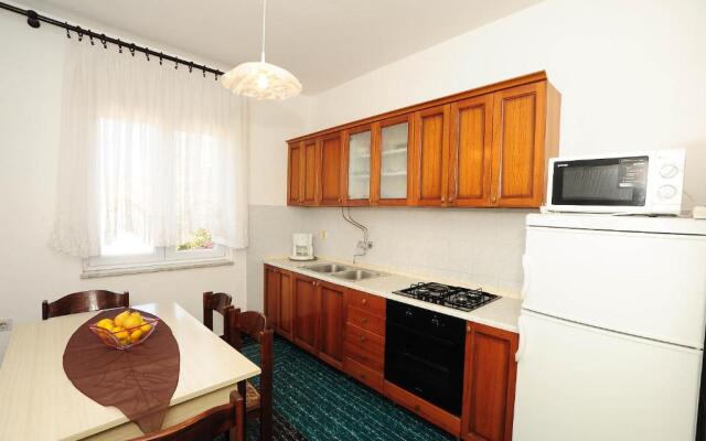 Apartments Luka & Sara