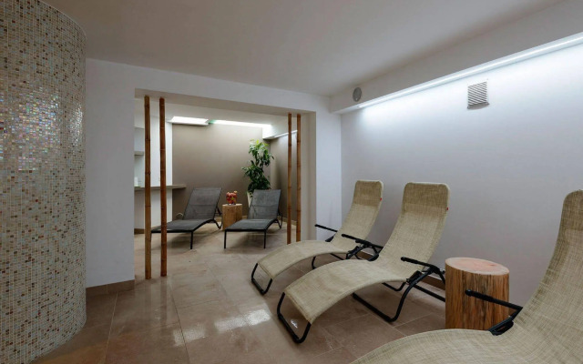 Hi Hotels Torbole Pool & Spa