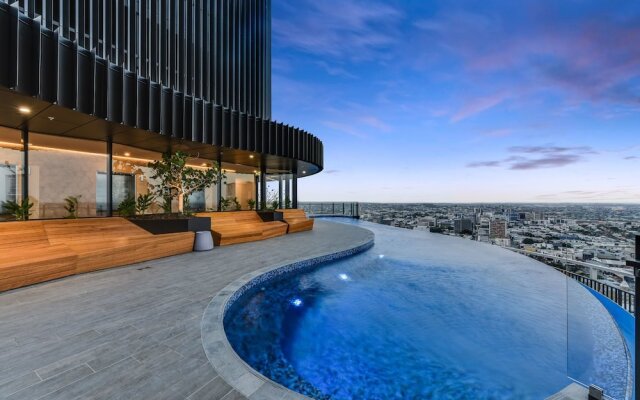 Infinity Roof Top Pool City Apartment