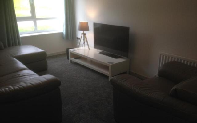 The Beeches 2 - Serviced Duplex Apartment