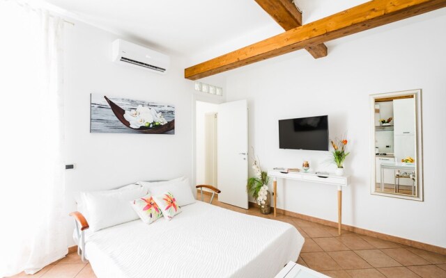 Florence Liona Apartments