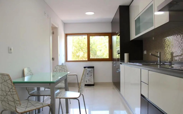 Damaia Apartment