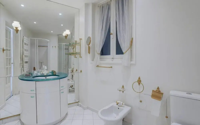 Passy Glow 2BR Home in the 16th Arrondissement