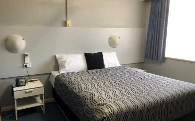 The Palms Motel (Formerly Flinders Motel)