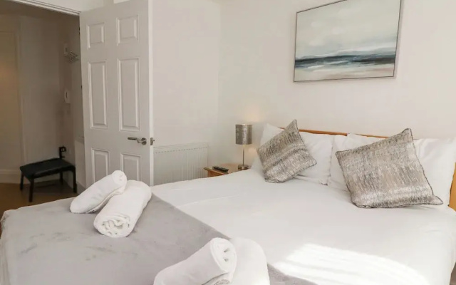 Admiral's Quarter Apartment 4