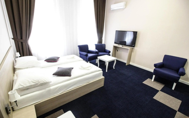 Hotel Story