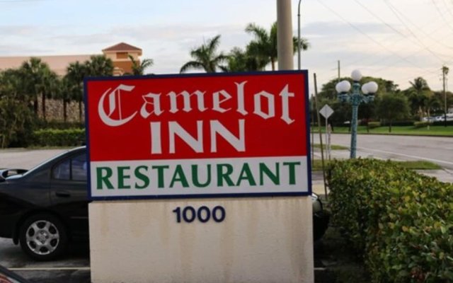 Camelot Waterfront Inn