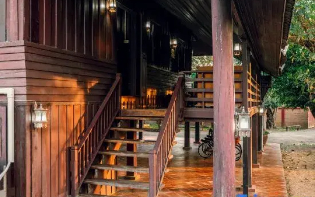 Kamolchanok House & Gallery
