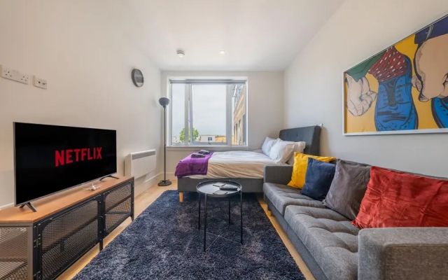 Luxury Apartments - Heathrow Airport - Free Parking