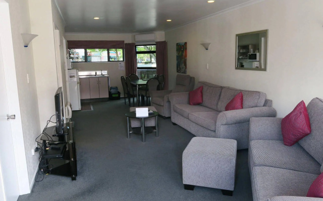 Shadzz Motel & Conference Centre