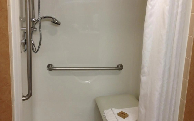 Rosslyn Inn and Suites