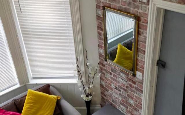 Cute & Cosy Loft-Style Studio close to Beach
