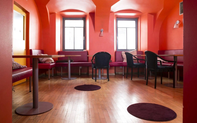 Cukrarna Hostel