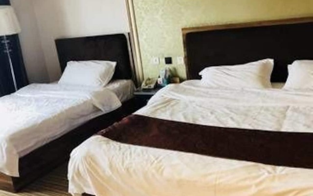 Beiluming Hotel (Chengdu South Railway Station)