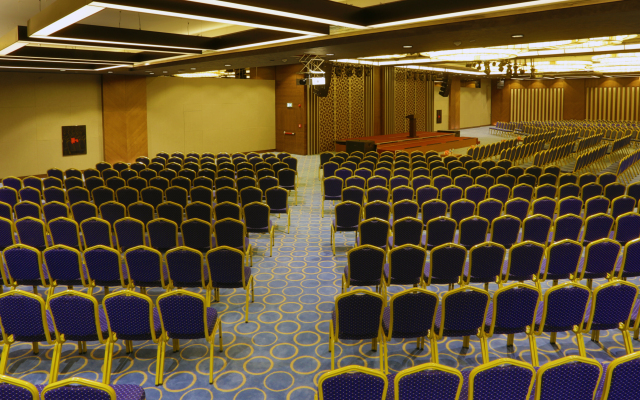 Royal Stay Palace Hotel