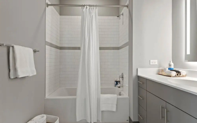 Cloud9 4apt in Building Fultonmkt The Cubist