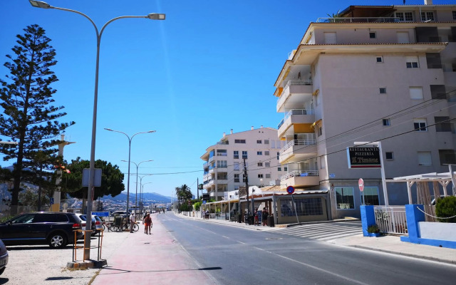 Acogedor apartamento frente al mar con piscina