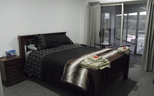 Curdievale Riverfront Lodge