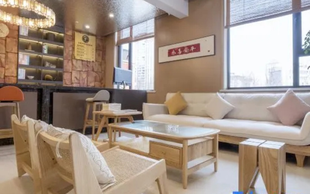 Linzhou Biandan Spirit Cultural Hotel (Hongqi Canal Avenue City Hall)