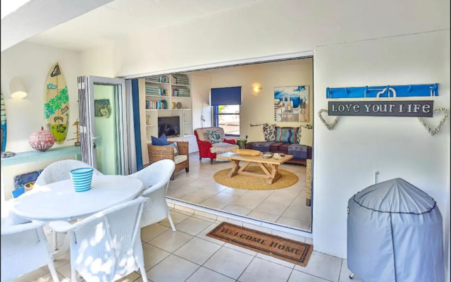 32 Akrotiri - Families only