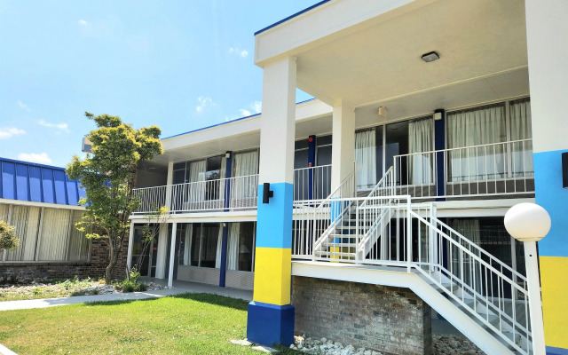 Days Inn by Wyndham Seguin TX