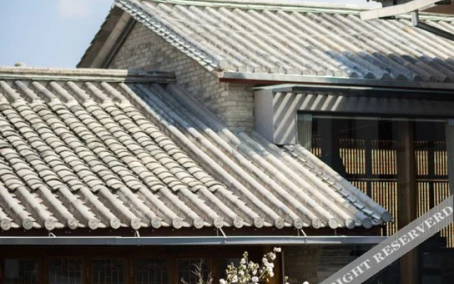 Tengchong and Shunhai Yan College Inn