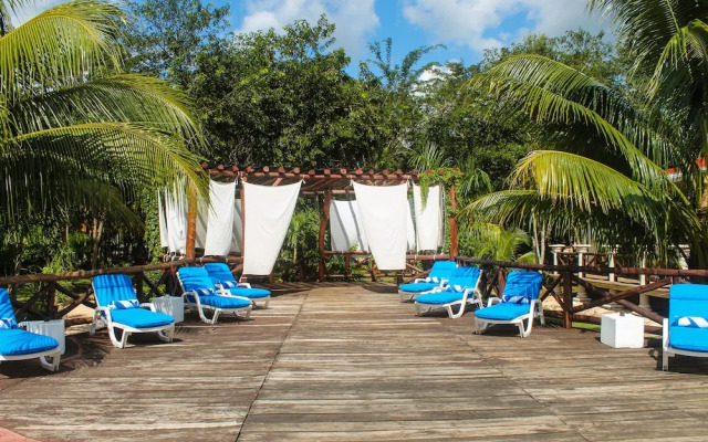 Real Mayab Hotel & Bungalows