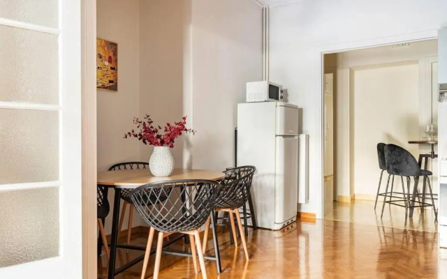 New Huge 5bdr/2bath Apt(+Netflix)/1min Toacropolis