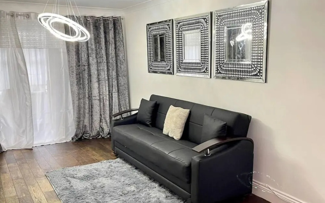 Beautiful 4-bed House in Billericay