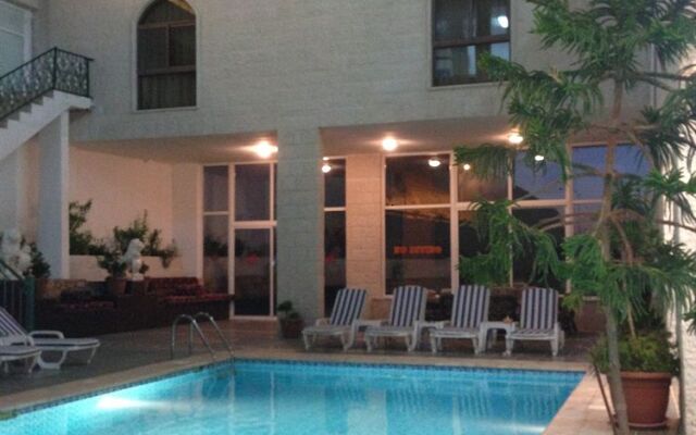 Alanbat Hotel