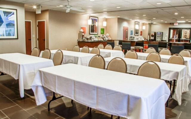 Comfort Suites Lombard - Addison