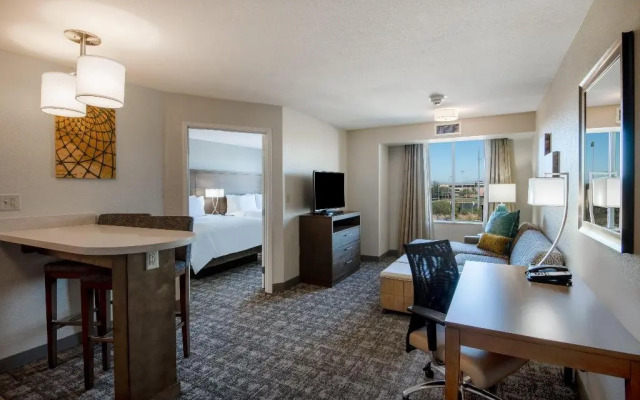Staybridge Suites Scottsdale - Talking Stick by IHG