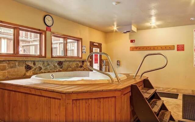 Tyra Riverbend 111 Condo by RedAwning