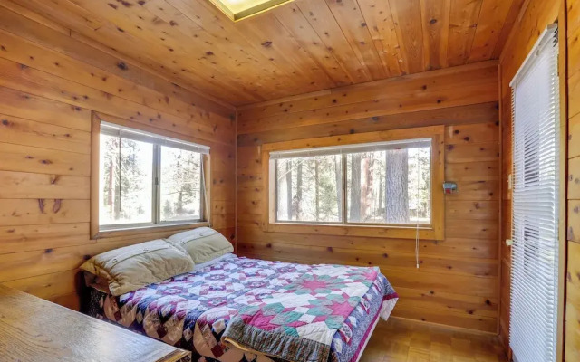 Quaint + Rustic A-frame < 5 Mi to Plumas-eureka!