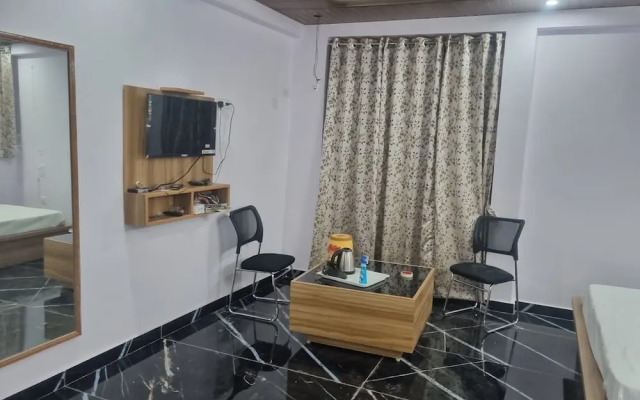 Shri Anand Hotel Berinag