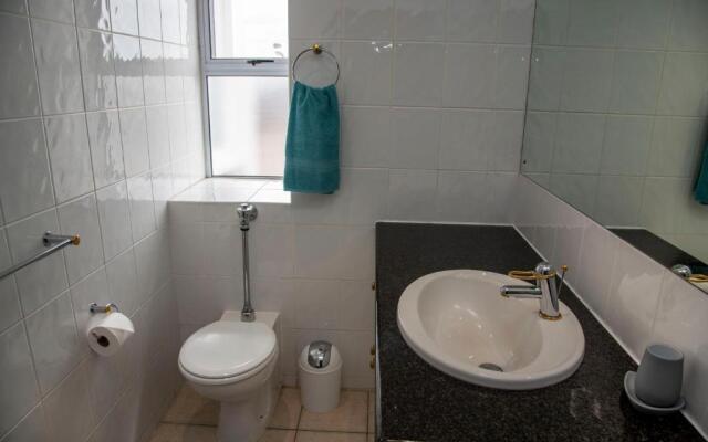 Waterfront New Listng - 8 South Quay -