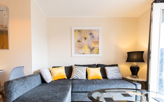 Velvet 1-bedroom Apartment With Balcony, Hoddesdon