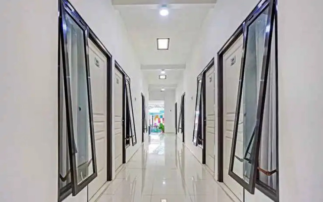 Oyo 90459 Azka Style Syariah