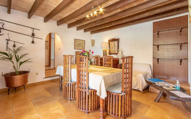 Traditional Charm With Private Pool
