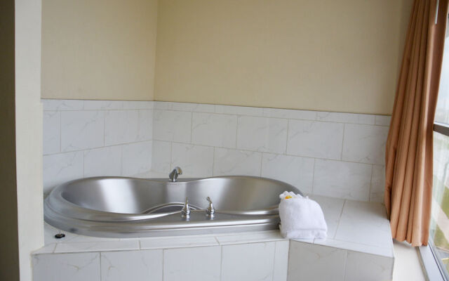Days Inn & Suites Milwaukee