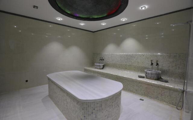 Altus Hotel Baku - Free Massage