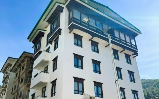 Dzi Apartments