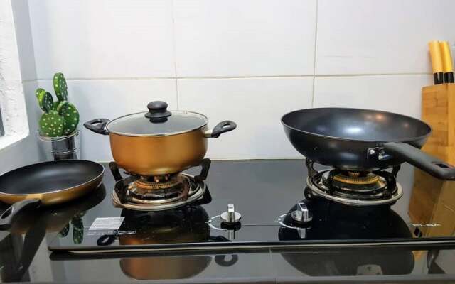 Puchong 8-12 pax Cozy Apartment IOI