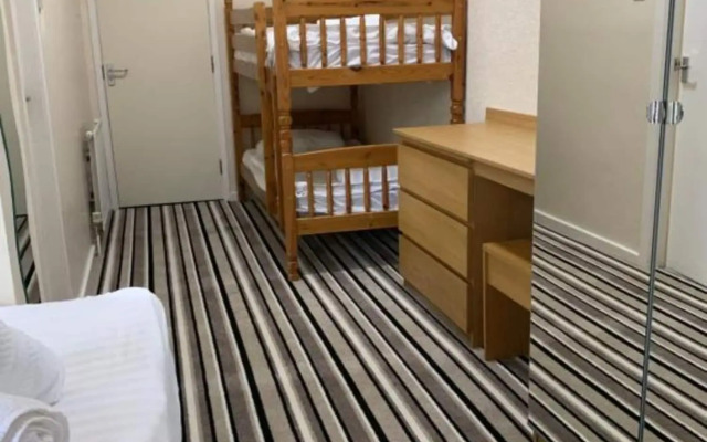 OYO Wave Crest Hotel