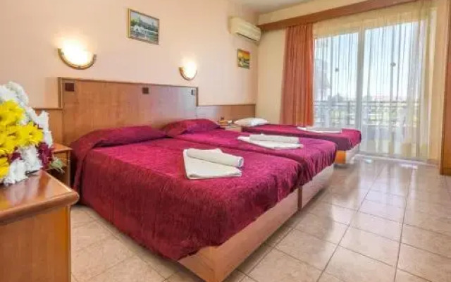 Denphill Apartments & Hotel
