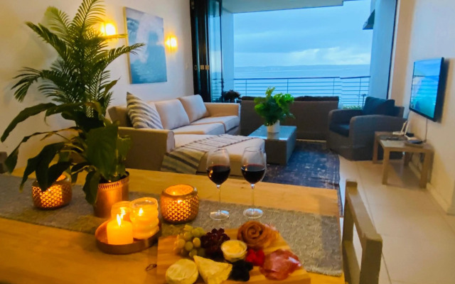 The Waves 2, Quayside Point Waterfront