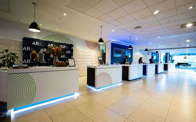 Novotel London West