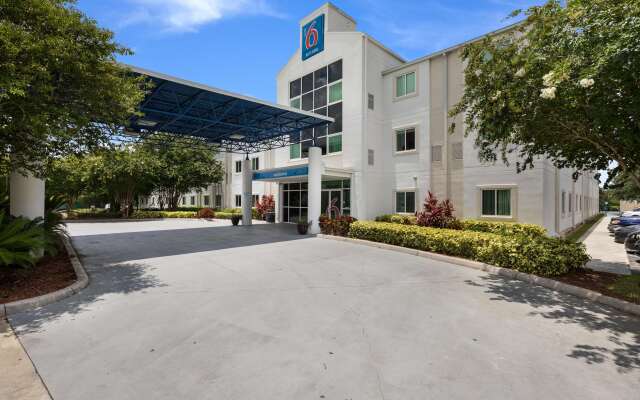 Motel 6 Orlando, FL - International Dr