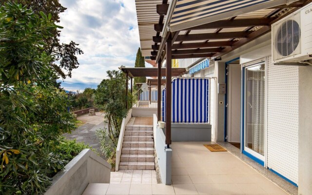 Stunning Apartment in Icici With Wifi and 1 Bedrooms